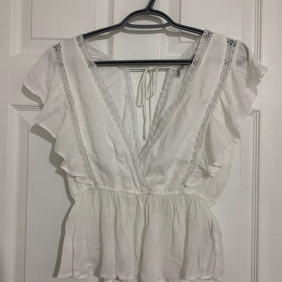 Abercrombie & Fitch, white flutter sleeve top - Picture 3 of 3